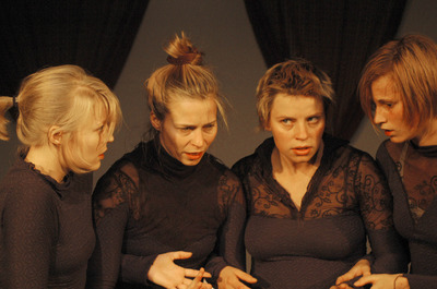 Virágeső novemberben Virágeső novemberben