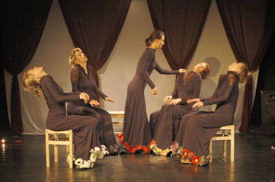 Virágeső novemberben Virágeső novemberben