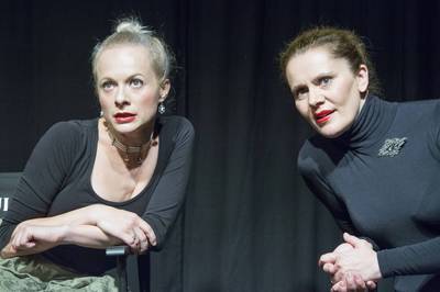 TEHER ALATT NŐ avagy: itt nem lehet megmaradni TEHER ALATT NŐ avagy: itt nem lehet megmaradni