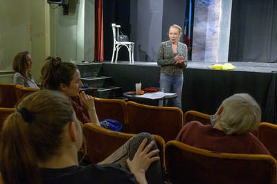 Függönyt fel! Függönyt fel!