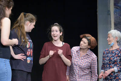 Függönyt fel! Függönyt fel!