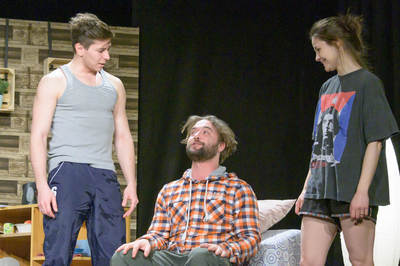 Dühöngő ifjúság Dühöngő ifjúság